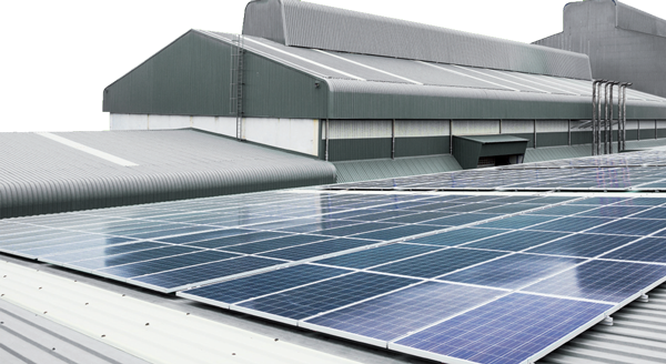 Fotowoltaika dla biznesu - panele słoneczne na dachu przedsiębiorstwa