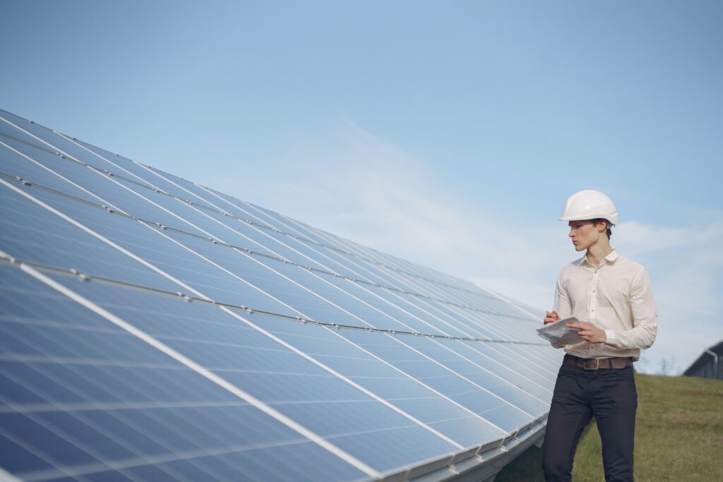 Fotowoltaika dla firm – rozliczenie z zakładem energetycznym